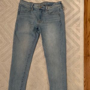 American Eagle-AMAZING Condition! Light Wash Jean!